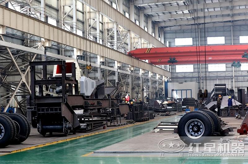 可流動(dòng)的全自動(dòng)錘式粉碎機(jī)車間生產(chǎn)，工匠精神，性能優(yōu)良