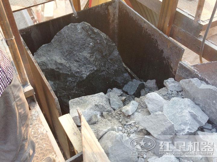 印尼尾礦加工現(xiàn)場，進(jìn)料粒度大，出料5-10mm