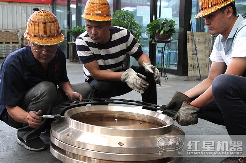 紅星圓錐破碎機(jī)有嚴(yán)格的技術(shù)、質(zhì)量控制